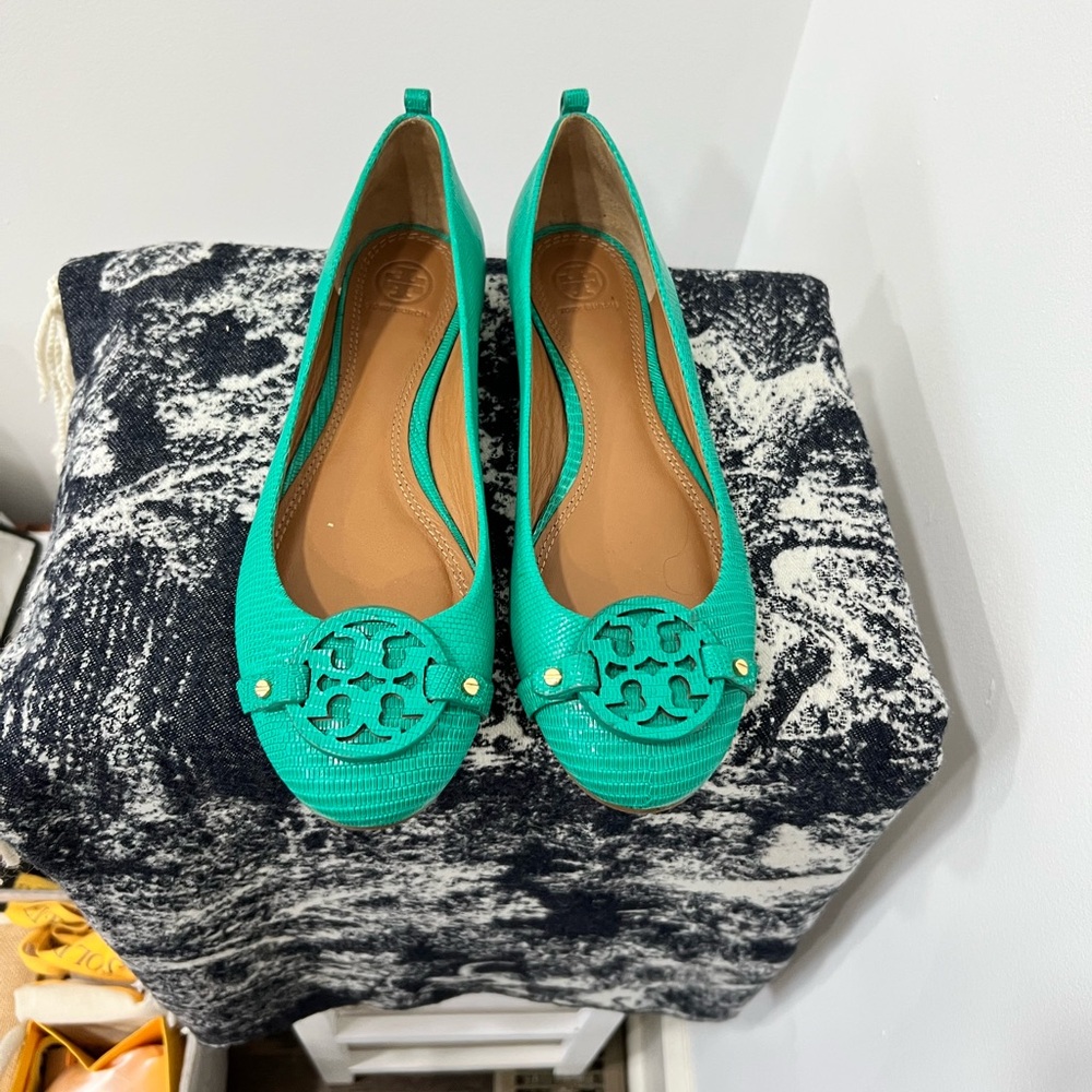 Tory Burch Green Leather Flats with Medallion Logo